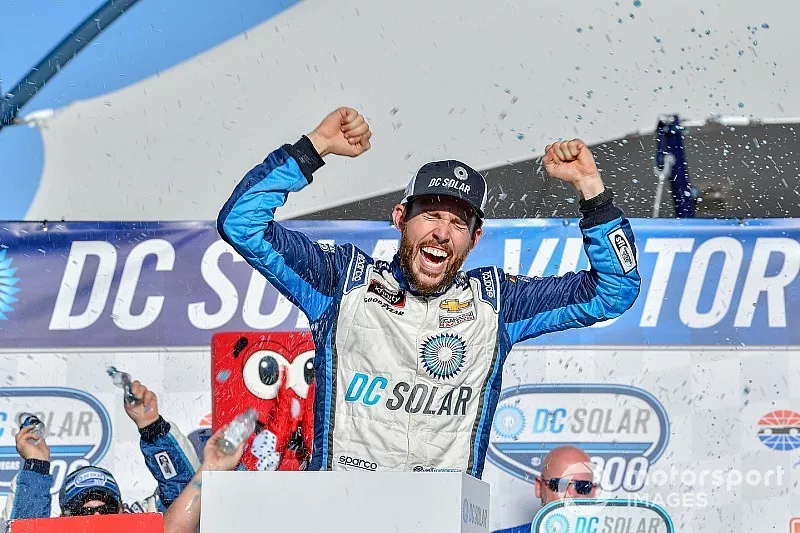 Ross Chastain, Chip Ganassi Racing, Chevrolet Camaro DC Solar in victory lane