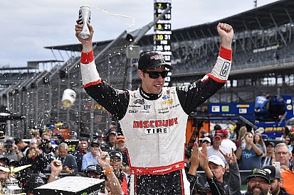 Brickyard 400: Keselowski vince dopo una grande battaglia con Hamlin