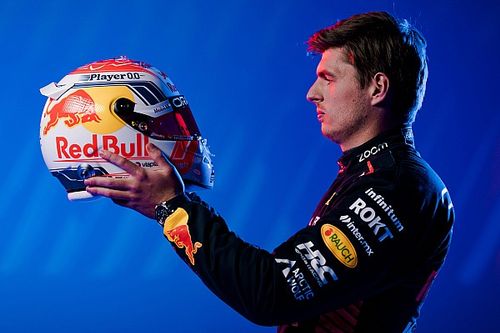 Foto's: Red Bull toont nieuwe outfits Max Verstappen en Sergio Perez