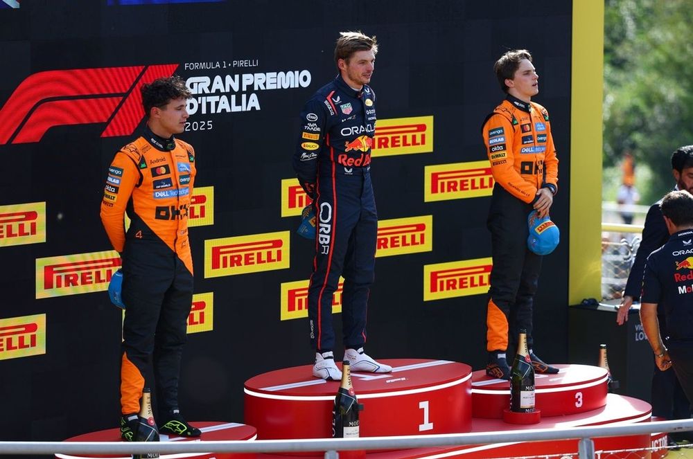 Lando Norris, McLaren, Oscar Piastri, McLaren, Max Verstappen, Red Bull Racing
