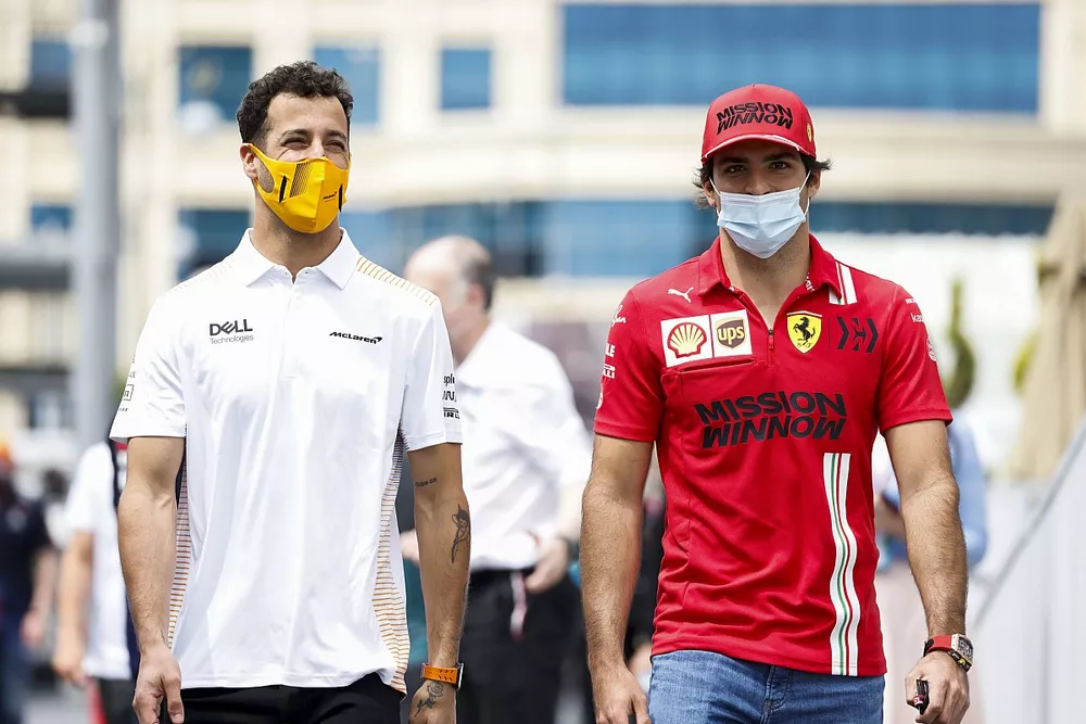 Daniel Ricciardo, McLaren y Carlos Sainz Jr., Ferrari 
