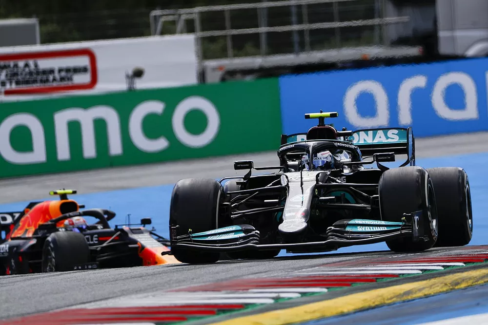 Valtteri Bottas, Mercedes W12, Sergio Perez, Red Bull Racing RB16B