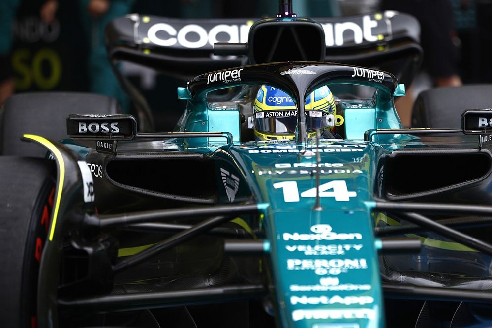 Fernando Alonso, Aston Martin AMR23, sale de boxes