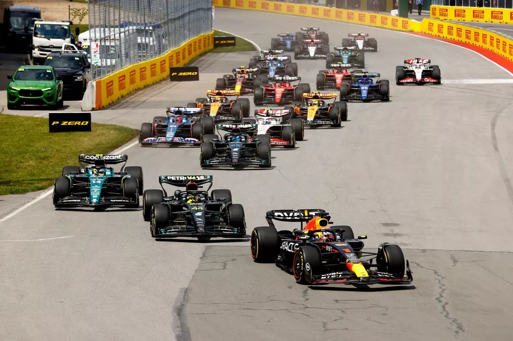 Max Verstappen, Red Bull Racing RB19, Lewis Hamilton, Mercedes F1 W14, Fernando Alonso, Aston Martin AMR23, George Russell, Mercedes F1 W14, Esteban Ocon, Alpine A523, au d&eacute;part