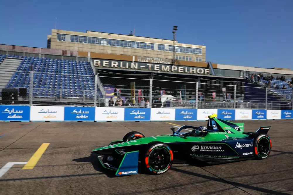 Nick Cassidy, Envision Racing