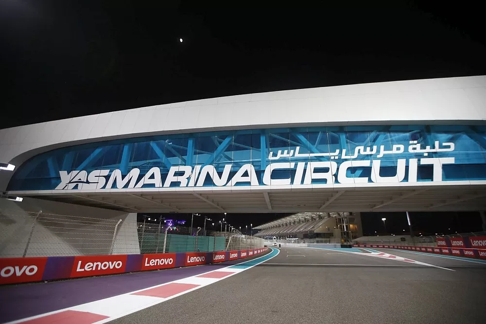 El puente sobre el circuito