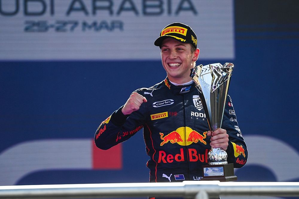 Podio: Ganador Liam Lawson, Carlin