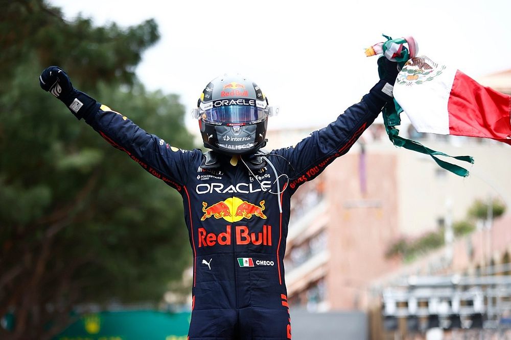 race-winner-sergio-perez-red-b-1