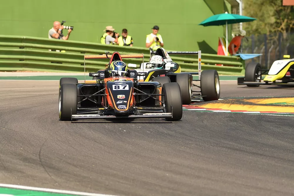 Oliver Bearman, Van Amersfoort Racing  