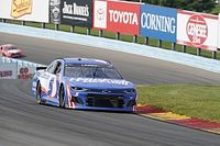 Kyle Larson supera a su compa&ntilde;ero Elliott para ganar en el Glen
