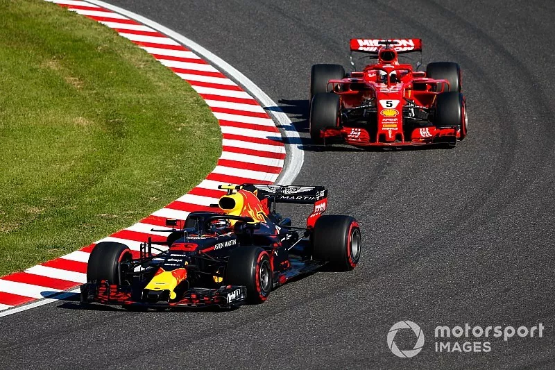 Max Verstappen, Red Bull Racing RB14, leads Sebastian Vettel, Ferrari SF71H