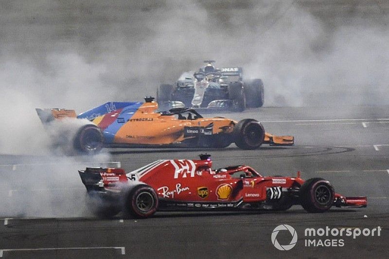 レース後”ド派手”なドーナツターンの競演。それに加わることが許され