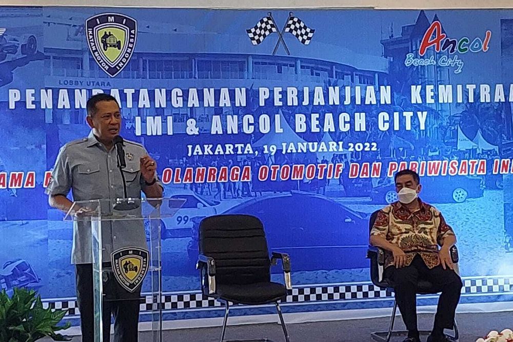 Ketua Umum Ikatan Motor Indonesia (IMI), Bambang Soesatyo, menandatangani perjanjian kemitraan dengan Direktur Utama PT. Wahana Agung Indonesia Propertindo, Frans Tairas