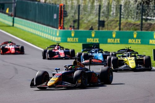 Hadjar wygrywa i powiększa przewagę