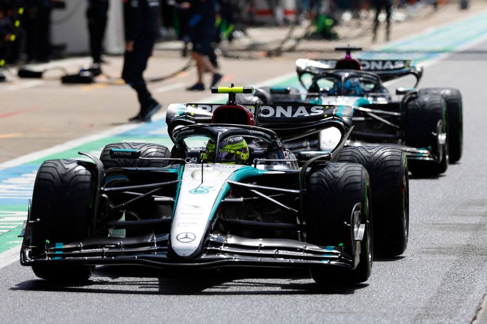 Lewis Hamilton, Mercedes F1 W15, George Russell, Mercedes F1 W15