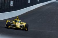 Indy 500: McLaughlin vuela hacia la pole y encabeza el triplete de Penske