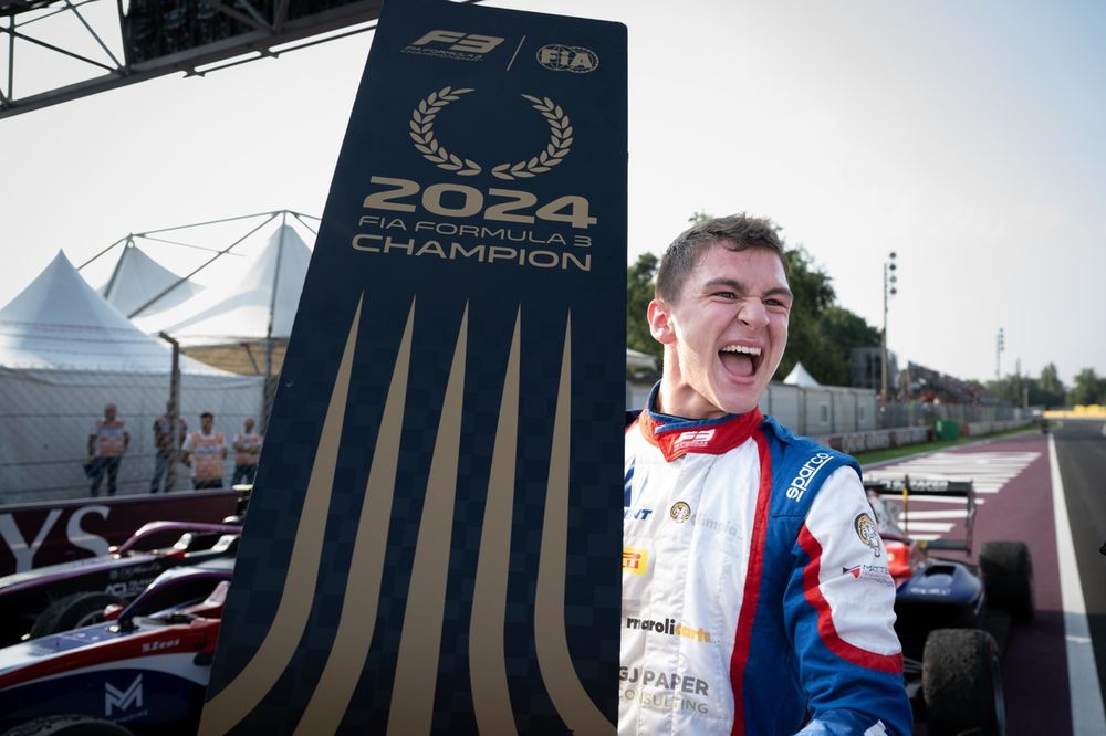 Leonardo Fornaroli (Trident), celebra el t&iacute;tulo de campe&oacute;n de la F3 2024