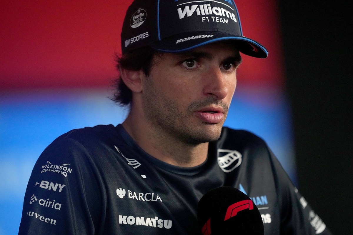 Sainz defiende Sepang: "Es un circuitazo" a pesar del caos y la degradación