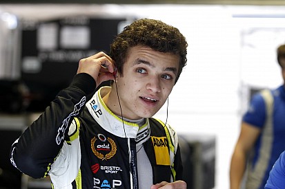 Carlin: Norris, 2018'de bizimle yarışarak risk alacak