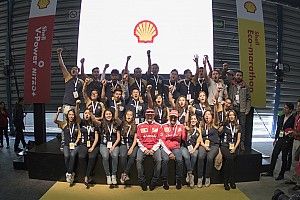 Kimi se reunió con alumnos de la UNAM