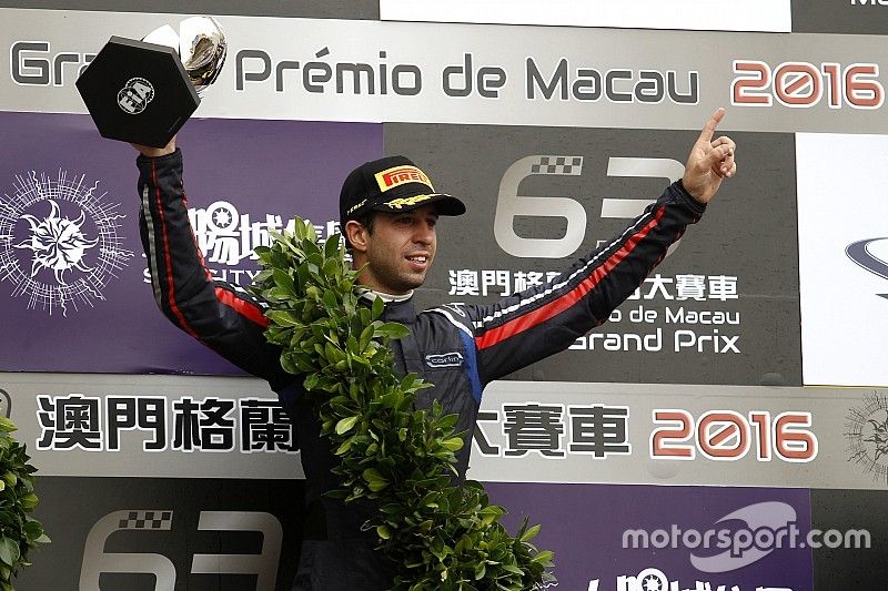 Podium: Race winner Ant&oacute;nio Felix da Costa, Carlin Dallara Volkswagen