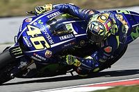 Rossi: &ldquo;Por desgracia, Yamaha no tiene listo el software para los mensajes en la moto&rdquo;