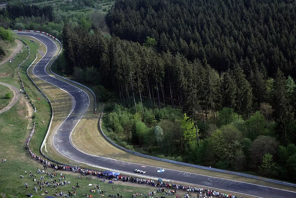 Nick Heidfeld, BMW Sauber F1 Team, met de BMW Sauber F1 over de Nordschleife