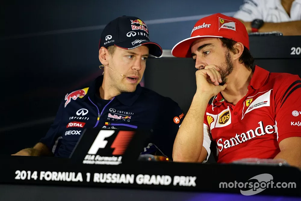 Red Bull Racing, Sebastian Vettel y Fernando Alonso, Ferrari en la Conferencia de prensa FIA