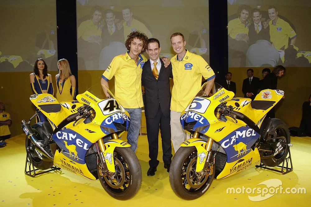 Valentino Rossi, Davide Brivio y Colin Edward, Camel Yamaha M1 (2006)