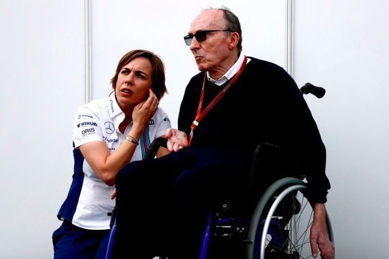 Claire Williams junto a su padre y fundador del equipo Williams, Frank Wlliams