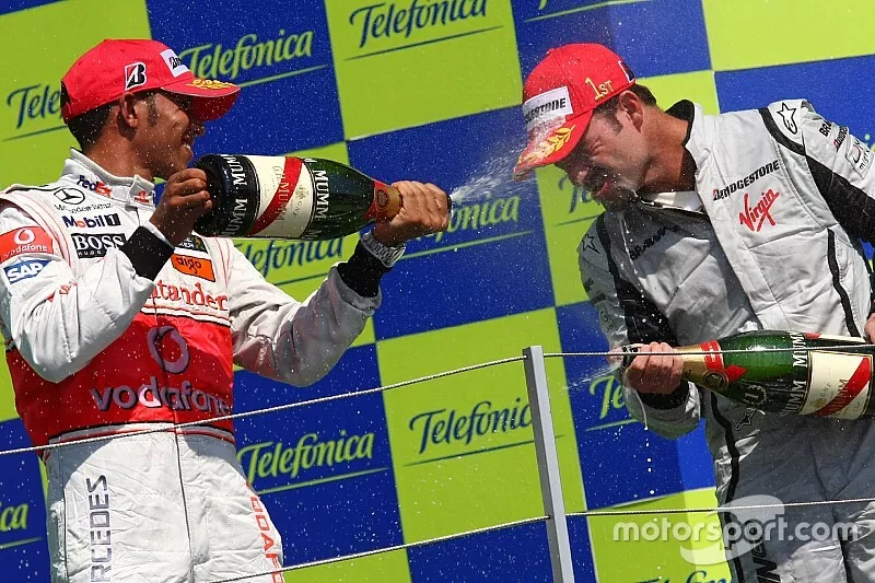 Podium: champagne celebration for race winner Rubens Barrichello, BrawnGP, second place Lewis Hamilt