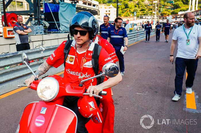 Kimi Raikkonen, Ferrari em uma moto