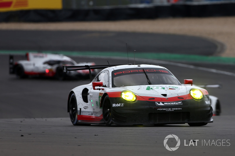 #91 Porsche Team Porsche 911 RSR: Richard Lietz, Frédéric Makowiecki