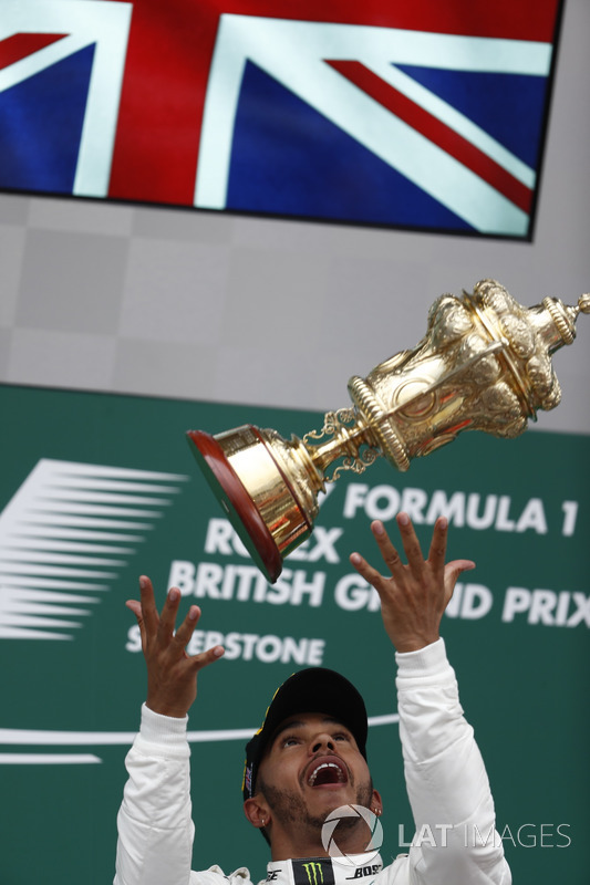 Podyum: Yarış galibi Lewis Hamilton, Mercedes AMG F1