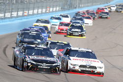 Start action, Ryan Blaney, Team Penske Ford and Erik Jones, Joe Gibbs Racing Toyota are leading