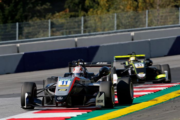 Tadasuke Makino, Hitech Grand Prix, Dallara F317 - Mercedes-Benz