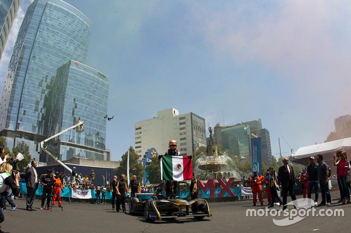 Esteban Gutiérrez, Techeetah con su esposa y el equipo