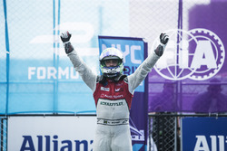 Lucas di Grassi, Audi Sport ABT Schaeffler, festeggai nel Parc Ferme dopo la vittoria della gara