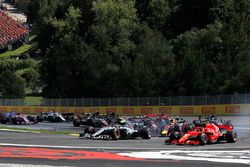 Lewis Hamilton, Mercedes-AMG F1 W09 and Kimi Raikkonen, Ferrari SF71H battle on lap one