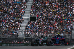 Lewis Hamilton, Mercedes AMG F1 W09, passes Pierre Gasly, Toro Rosso STR13