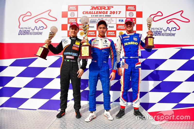 Pemenang Race 4, Presley Martono; Peringkat kedua, Felipe Drugovich; Peringkat ketiga, Rinus van Kalmthout