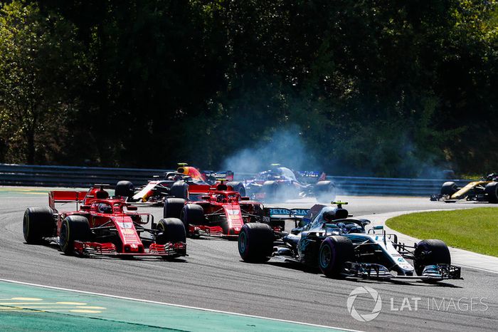 Valtteri Bottas, Mercedes AMG F1 W09, Sebastian Vettel, Ferrari SF71H, Kimi Raikkonen, Ferrari SF71H, Max Verstappen, Red Bull Racing RB14, en la salida