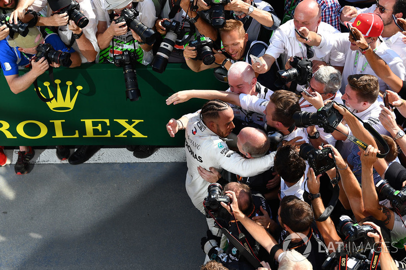 Победитель Льюис Хэмилтон, Mercedes AMG F1