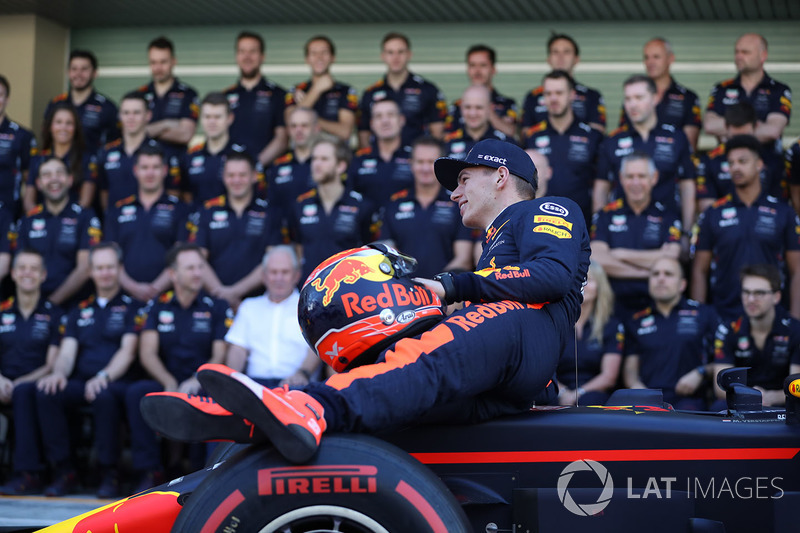 Max Verstappen, Red Bull Racing en la foto de equipo Red Bull Racing