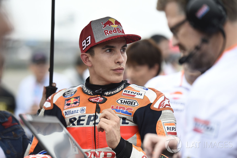 Márquez: "Acho que não fiz nada maluco. Hoje o que aconteceu com Valentino foi um erro, consequência da condição da pista, porque eu travei a frente.”