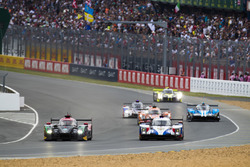 Дэвид Чен, Ник Булле, Пьер Николе, Jackie Chan DC Racing, Ligier JSP217 Gibson (№33); Михаил Алешин, Виталий Петров, Дженсон Баттон, SMP Racing, BR Engineering BR1 (№11)