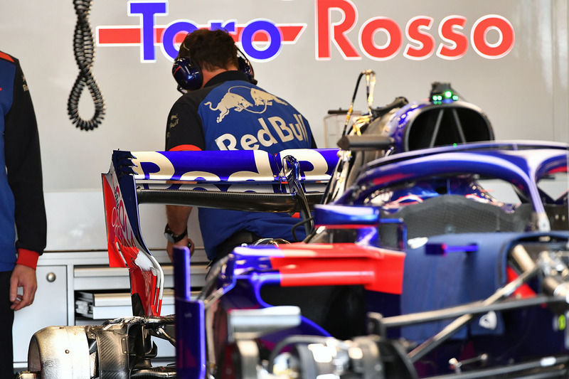 Scuderia Toro Rosso STR13 rear wing