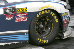 Kyle Larson, Chip Ganassi Racing, Chevrolet Camaro DC Solar's right front wheel in victory lane