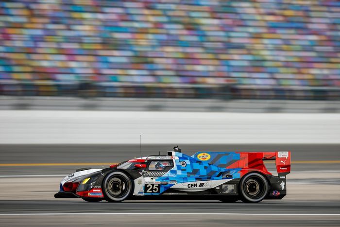 #25 BMW M Team WRT BMW M Hybrid V8: Philipp Eng, Marco Wittmann, Kevin Magnussen, Raffaele Marciello