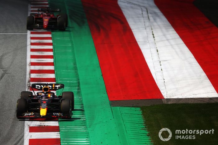 Max Verstappen, Red Bull Racing RB18, Charles Leclerc, Ferrari F1-75
